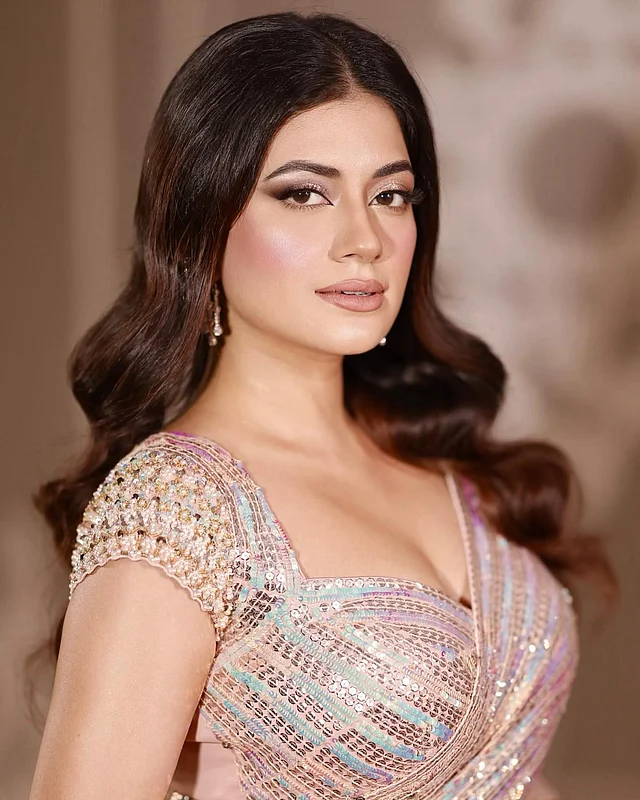 Bir-birini sikayotgan geylarning porno guruhli jinsiy aloqasi